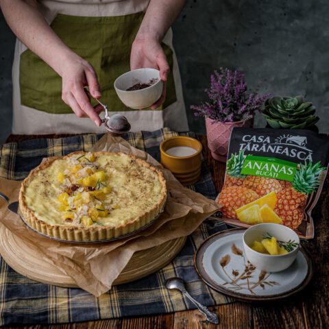 Vanilla and pineapple tart
