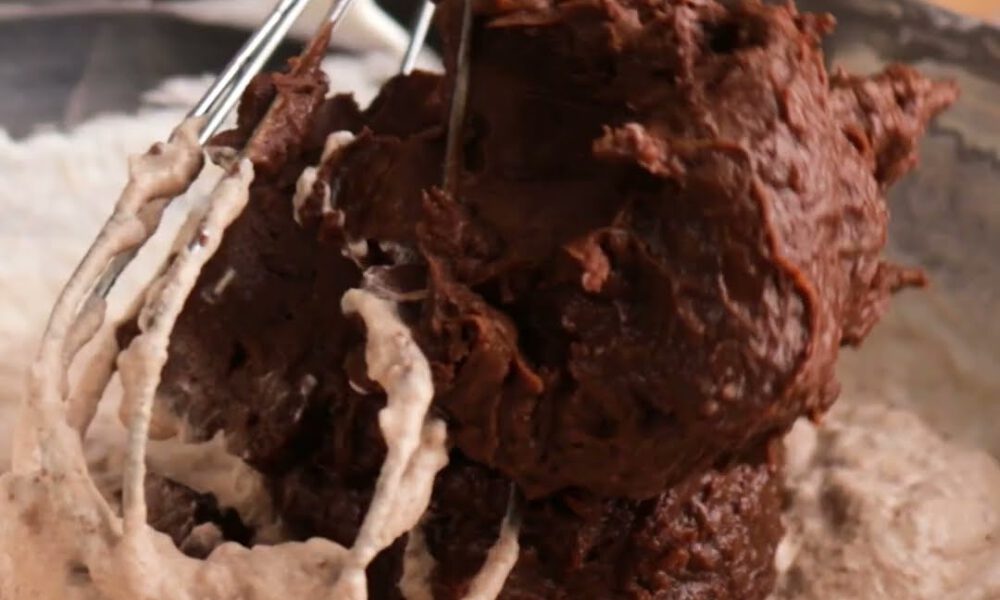 Chocolate mousse with forest fruits